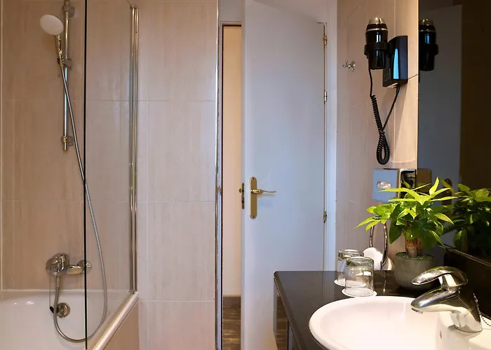 Opera Affiliated By MeliáHotel Parigi